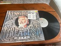 Front cover of Kenny Rogers Greatest Hits vinyl record showing portrait of Kenny Rogers and album title
