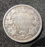 Reverse side of the coin showing '25 CENTS', date 1899, maple leaf wreath and crown.