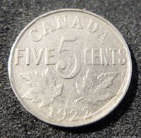 Reverse side showing the denomination 5 cents with maple leaves and year 1922.