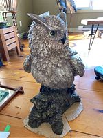 Full view of the owl sculpture showing detailed feathers and tree stump base
