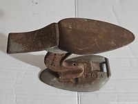 Side top-down view showing the shoe-shaped anvil with Lamac and B10R marking on the base.