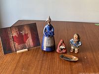 Photo showing all items in the set on the table with Maple leaf sign behind