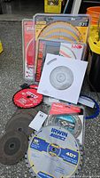 Overview of loose and packaged saw blades and discs on pavement