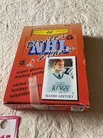 Top view of the red wax box showing Wayne Gretzky image and English/French text indicating super glossy hockey cards and the number of packs.