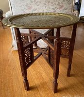 Assembled table showing metal top on wooden base