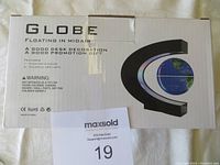 Box of the floating magnetic globe showing product graphic and basic details.