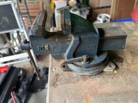 Side angle of the Irwin Record No. 5 machine vise mounted on a metal surface showing the swivel base and gripping jaws.