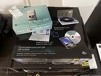 Box for Canon PowerShot SD450 digital camera showing camera image, model, and accessories included in the box