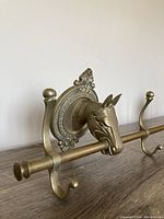 Single mount view showing horse head bracket and two curved support arms