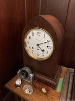 Image showing the full merchant lot with the large Seth Thomas mantel clock alongside four smaller table clocks arranged on a wooden surface.