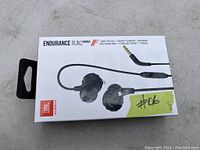 Front of the box showing JBL Endurance Run2 wired magnetic earbuds with 3.5mm jack and product branding