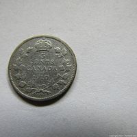 Reverse side of 1910 Canadian silver 5 cents coin showing denomination, crown, and wreath.