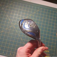 Photo of the front of the Ping G5 golf club head showing blue accents and a 22° loft marking.