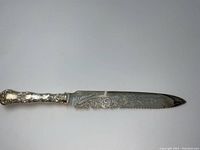 Full length view of the cake knife laid flat
