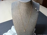 Full view of the 18-inch 10K gold chain displayed on mannequin bust.