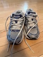 Front view of the pair of women's Saucony running shoes size 5 showing mesh upper, laces, and tongue branding.