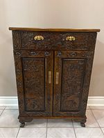 Front view of closed cabinet