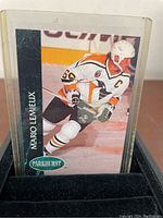 Front of the 1992-93 Parkhurst Emerald Ice #136 Mario Lemieux trading card showing player photo in hockey uniform.