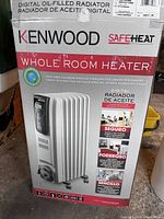 Box image showing Kenwood Safe Heat whole room digital oil-filled radiator heater with features and Spanish labeling.