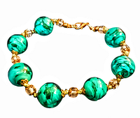 Top view of vintage turquoise art glass bead bracelet showing full length and clasp
