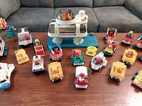 Overview of the space station, astronauts, and vehicles arranged on a table showing quantity and condition.