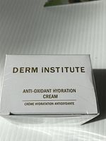 Top view of the box showing the brand name 'DERM iNSTITUTE' and product name 'Anti-Oxidant Hydration Cream'.
