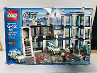 Front of original Lego City 7498 Police Station box