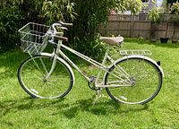 Full side view of Linus Leisure cream city bike in grass yard