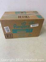 Photo of sealed cardboard shipping box with Pampers Swaddlers branding and size 7 indicated.
