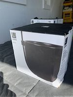 Box front showing image and partial product name Umbra Solo.