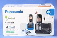 Front of Panasonic KX-TG7622 cordless phone box showing model and features.