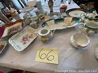 Photo overview of porcelain dishes and decorative items arranged on a table.