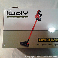 Box showing Iwoly Stick Vacuum Cleaner V600 with product image and features.