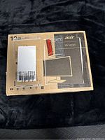 Box front showing Acer V6 Series branding and screen image, indicating a 19-inch LED monitor.