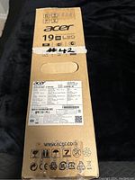 Front view of the Acer monitor box showing brand, model V196HQL, 19 inch, HD LED monitor details and specifications.