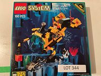 Front of the box showing set number, piece count, and main vehicle image of a yellow and black underwater craft with extended claws and mini-figures.