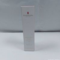 Front of the box showing Elizabeth Arden brand and product details.