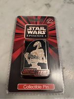 Front view of sealed vintage Star Wars Episode 1 Battle Droid collectible pin in original packaging with Star Wars Episode 1 logo and character image.