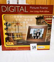 Front view of the box showing the digital picture frame brand, features, and capacity of 2000 pictures