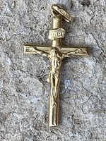 Front view of pendant on textured surface