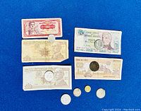 Overview of the lot showing several banknotes from Cuba and Mexico along with assorted coins.