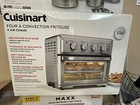 Front of retail box showing Cuisinart logo, product image and French/English copy
