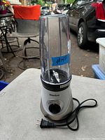 Starfrit personal blender showing blending container, base with control dial, and power cord.