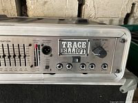 Close-up right half of front panel showing output level knob, DI out and jacks