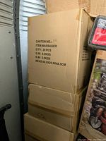 Cardboard shipping box marked for 20 massagers with dimensions and weight details.