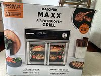 Box packaging showing branding, capacity, power, temperature and smokeless grill features.