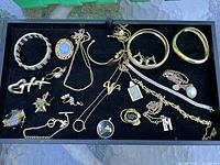 Full tray view showing all pieces