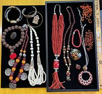 Both velvet trays showing entire assortment of jewellery pieces