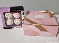 Closed gift box and boxed bath bomb set