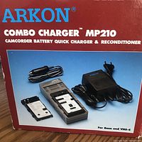 Original box displaying product name, image and model, suitable for 8mm and VHS-C camcorder batteries.